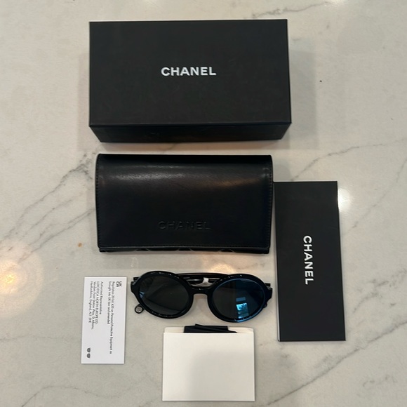 Chanel polarized sunglasses - Picture 1 of 6